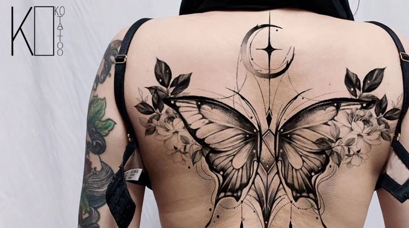 蝴蝶——伤疤遮盖纹身图片_背部点刺蝴蝶花卉月亮纹身图案