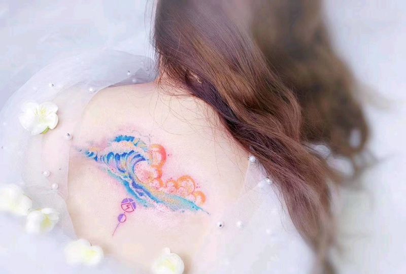 海纹身图片_背部水彩水墨海浪国风原创纹身图案
