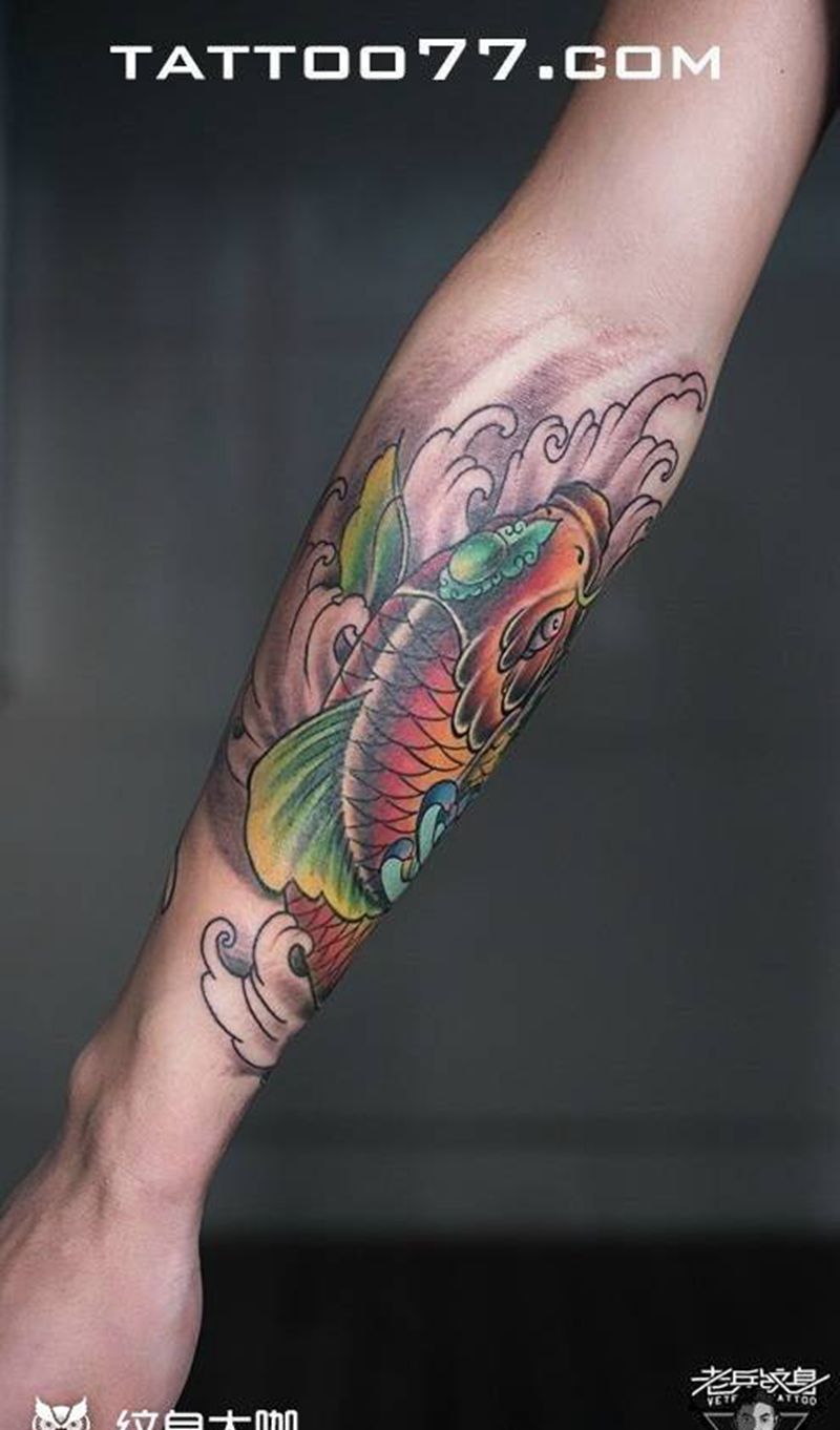 鲤鱼莲花纹身图片_成品手部传统动物纹身图案