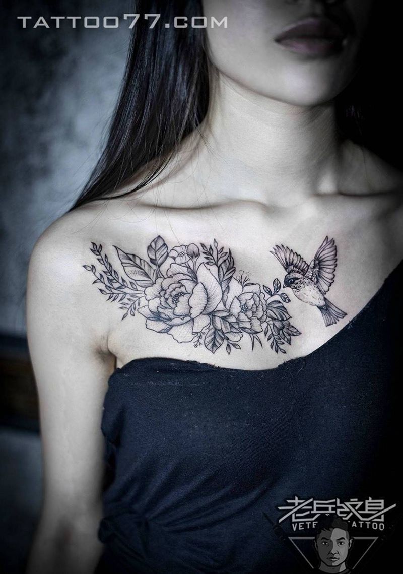 妹子胸口花卉纹身作品纹身图片