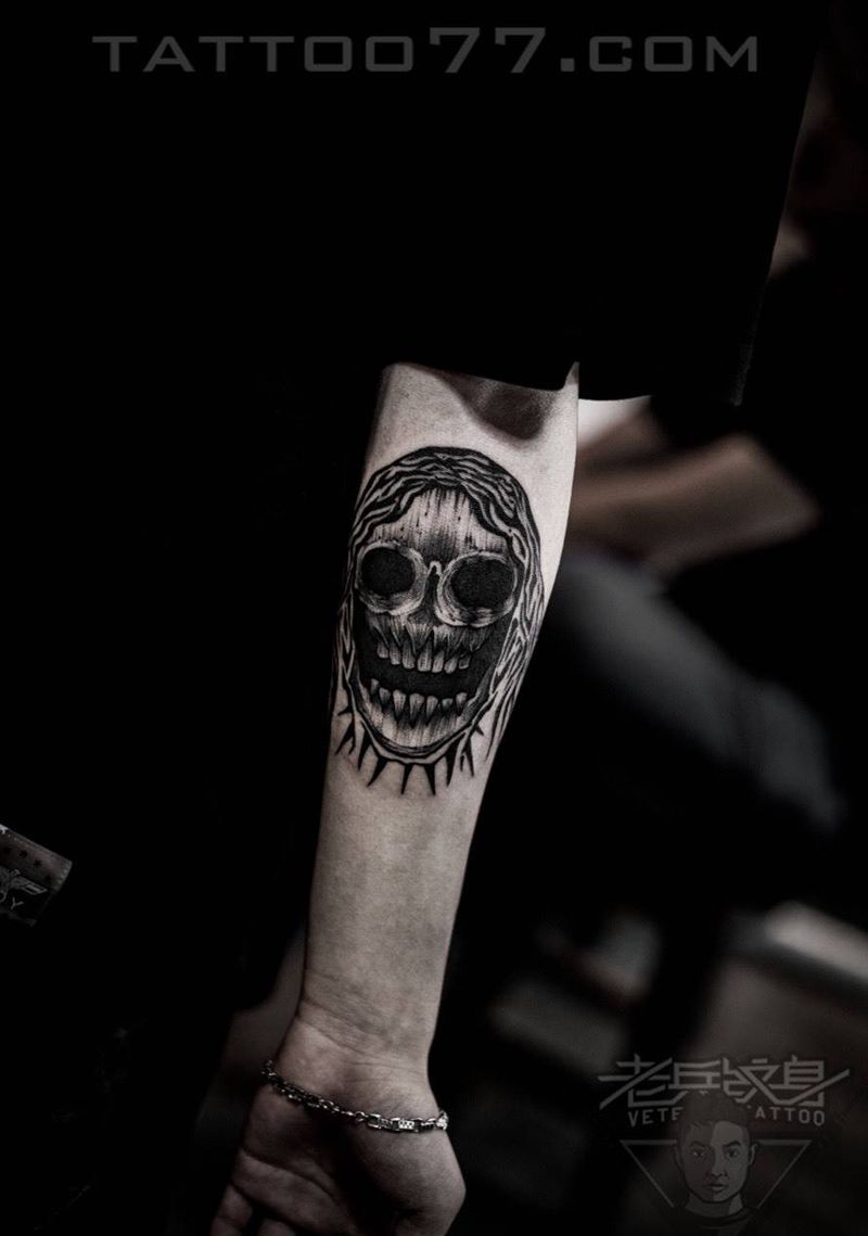 手部哥特骷髅纹身作品纹身图片_成品手部欧美鬼神纹身图案