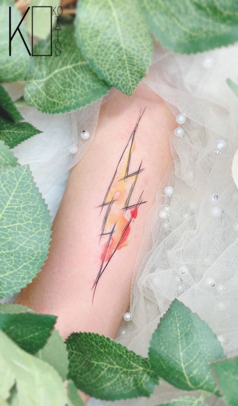 闪电纹身图片_手臂水彩闪电泼墨小清新纹身图案