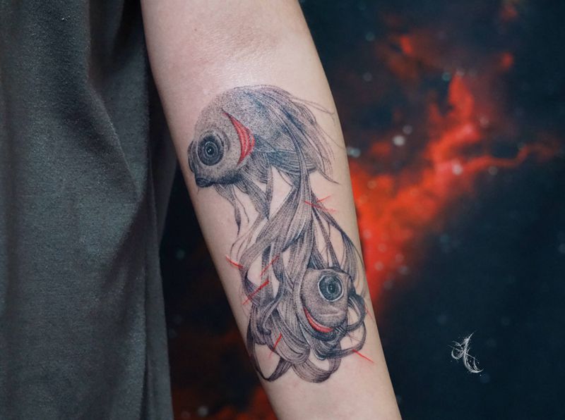 小丑鱼纹身图片_手臂点刺鱼纹身图案