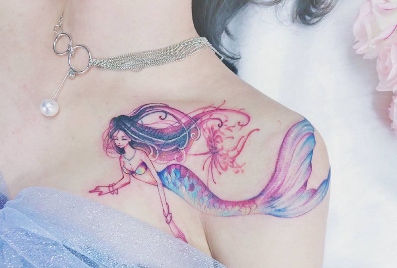 美人鱼——遮盖设计纹身图片_肩部水彩点刺遮盖设计美人鱼水彩纹身图案
