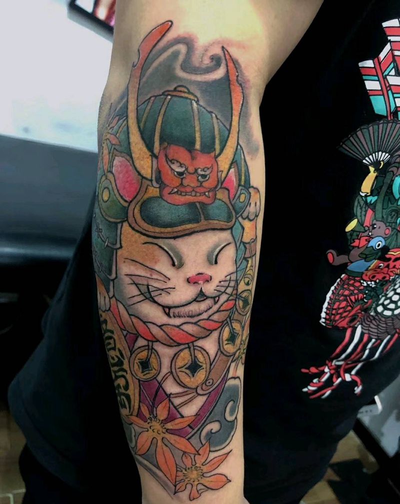 招财猫纹身图片_手部新传统纹身图案