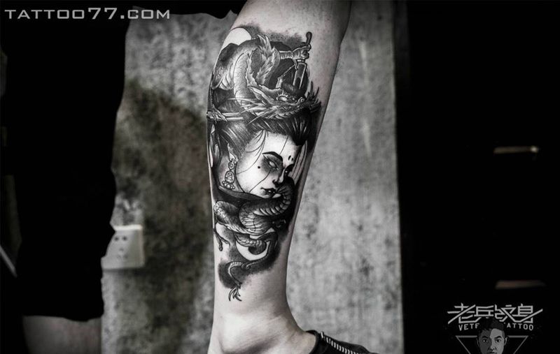 小腿龙女郎纹身作品纹身图片_成品腿部欧美人物动物纹身图案