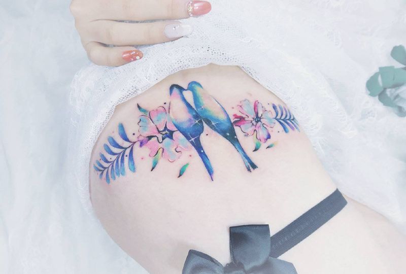 小鸟纹身图片_腿部水彩鸟叶子水彩纹身图案