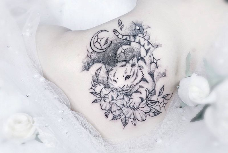 小老虎——遮盖纹身图片_背部点刺小老虎遮盖小清新纹身图案