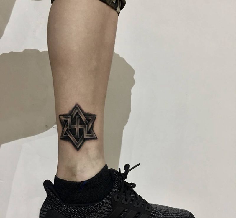 ✡️纹身图片_成品脚部写实几何纹身图案