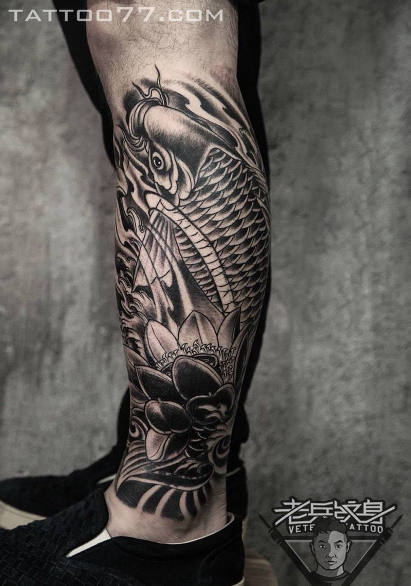 小腿鲤鱼莲花纹身作品-遮盖纹身图片_成品腿部传统动物纹身图案