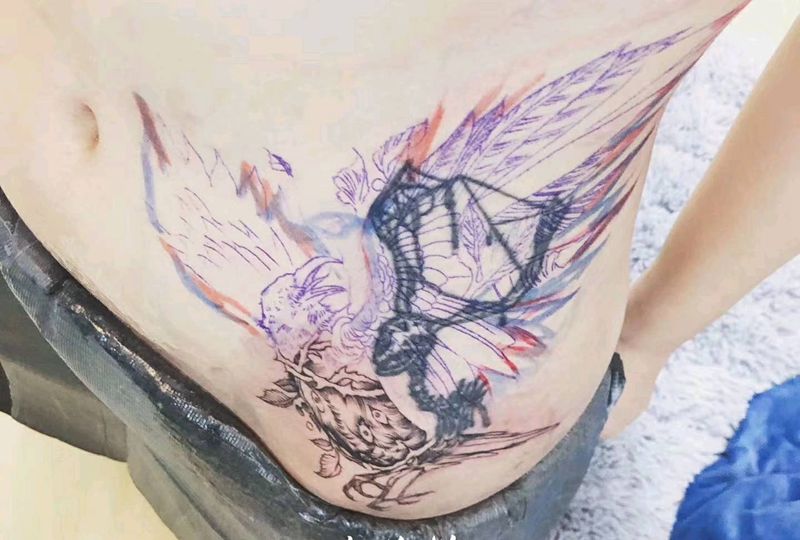 荆棘乌鸦纹身图片_腹部点刺荆棘乌鸦暗黑纹身图案