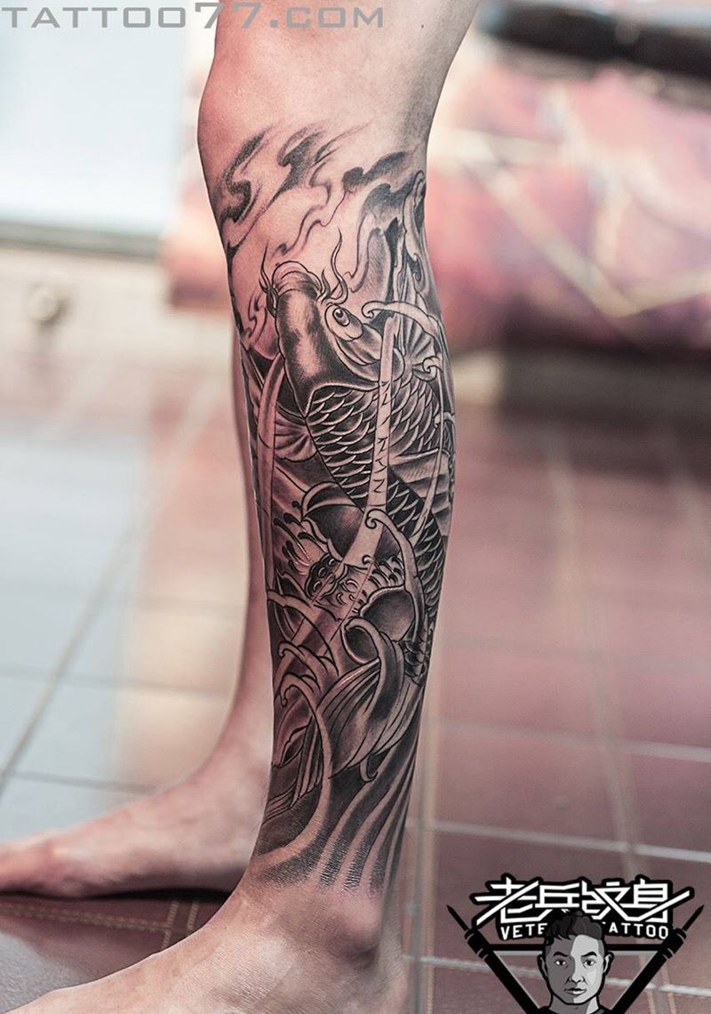 花腿鲤鱼莲花纹身图片_成品腿部传统原创动物纹身图案