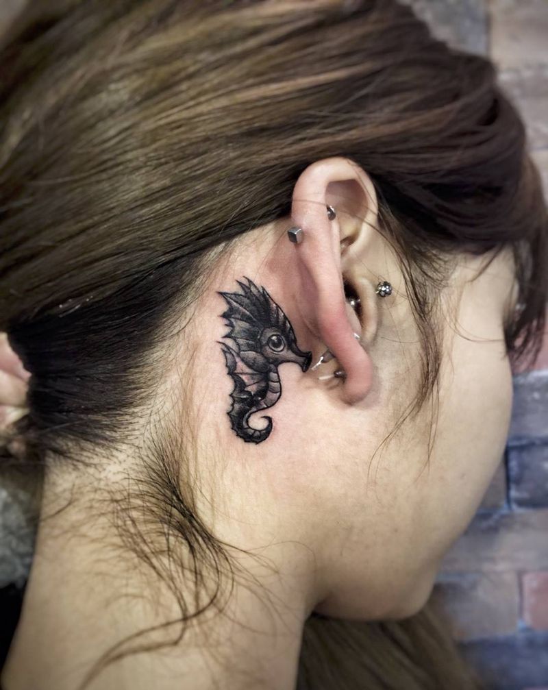 海马纹身图片_成品颈部欧美纹身图案