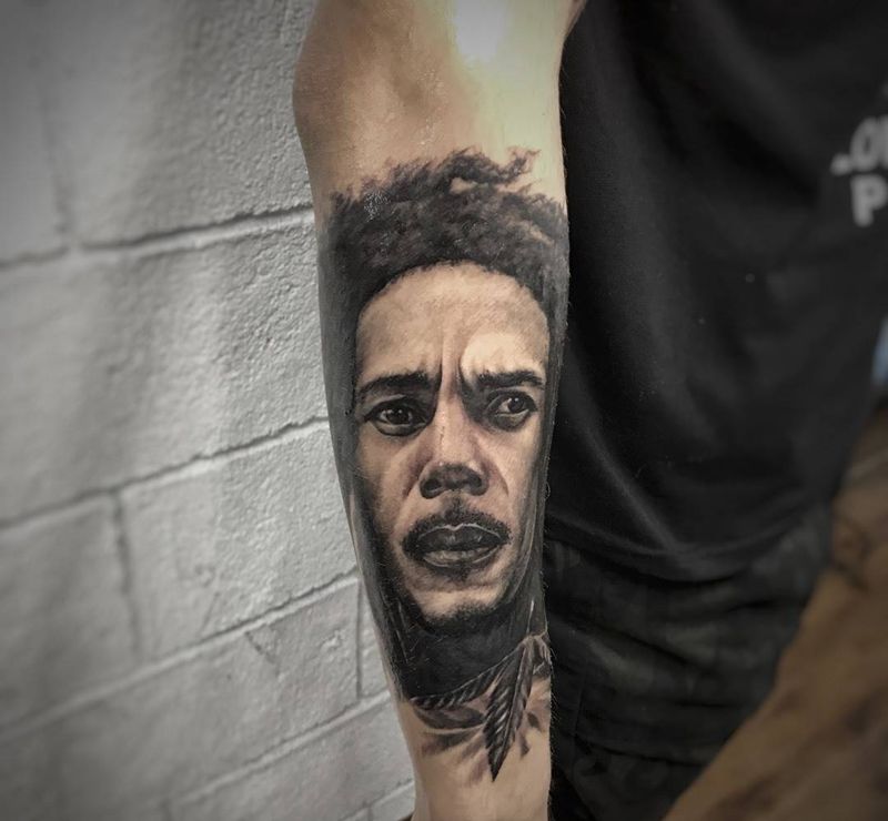 鲍勃纹身图片_成品手臂手部写实欧美肖像人物纹身图案