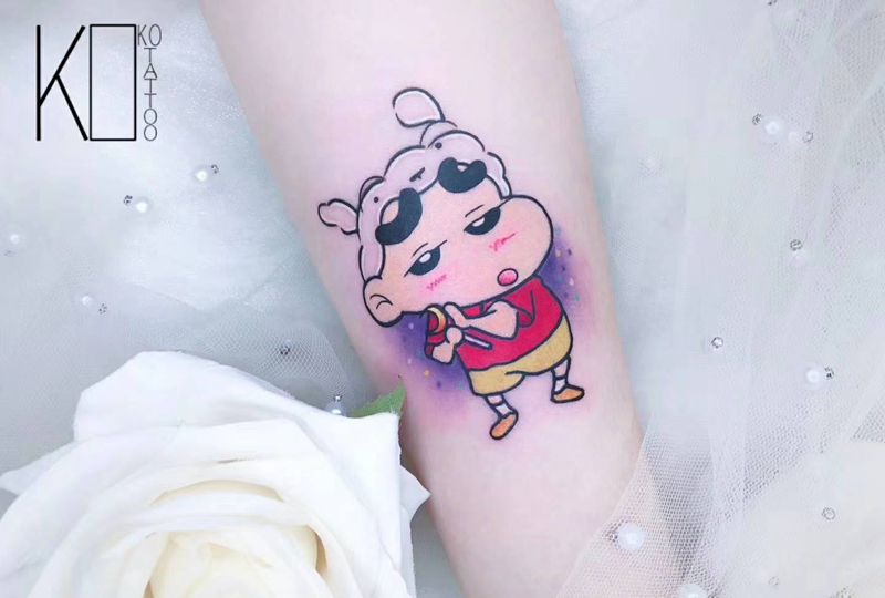 school——一人一图纹身图片_手臂Old SchoolNew School蜡笔小新酒瓶一人一图纹身图案