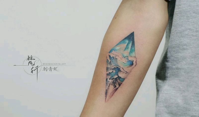 海誓山盟纹身图片_手臂新传统山海纹身图案