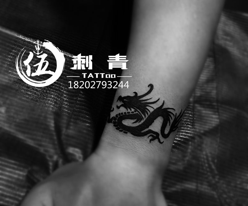 龙纹身图片_手臂手部纹身图案