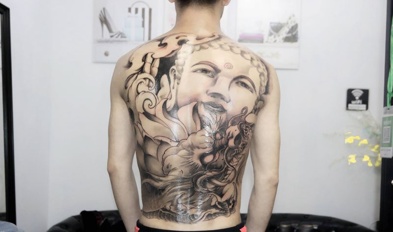 满背纹身图片_老传统纹身图案