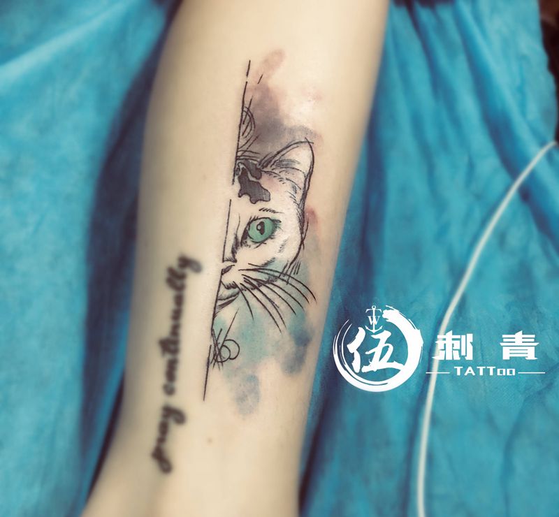 猫咪纹身图片_腿部纹身图案