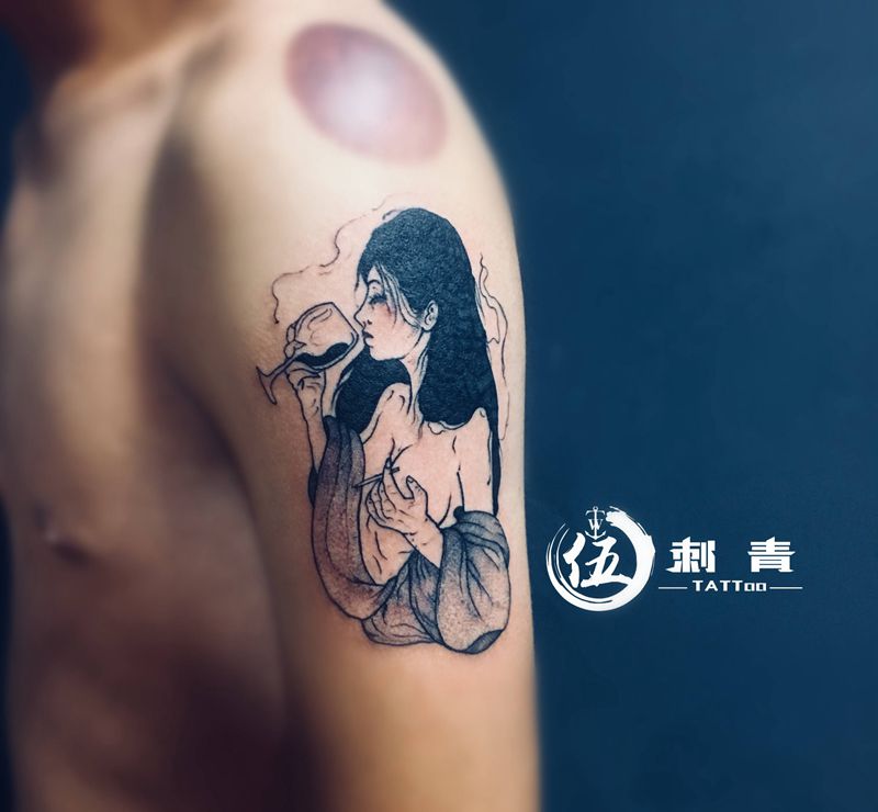 裸女纹身图片_手臂纹身图案
