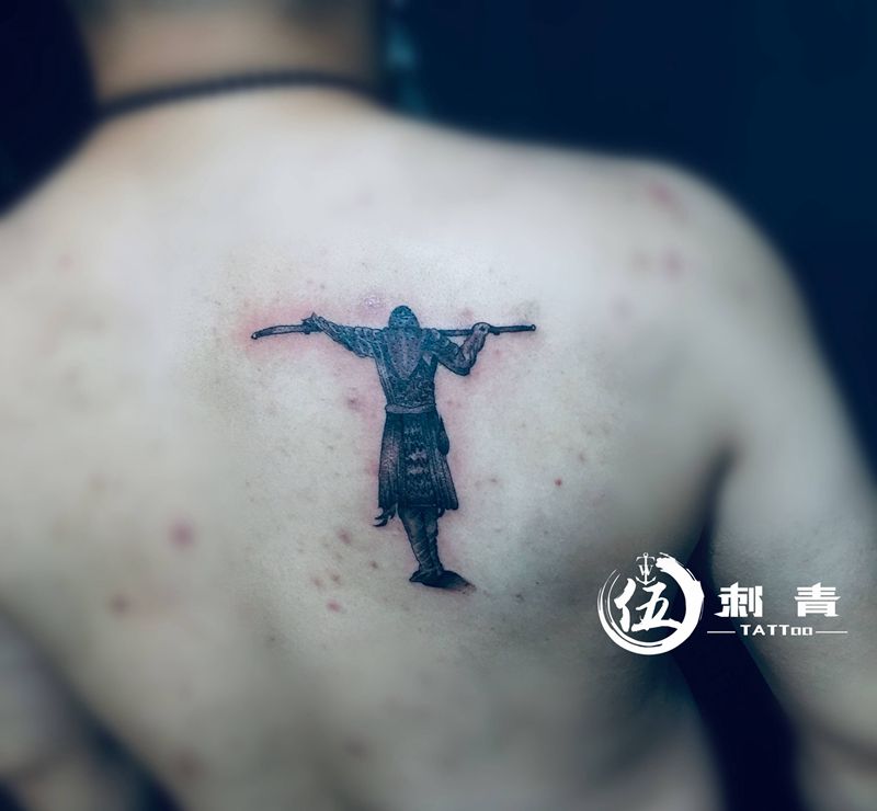 至尊宝纹身图片_背部纹身图案
