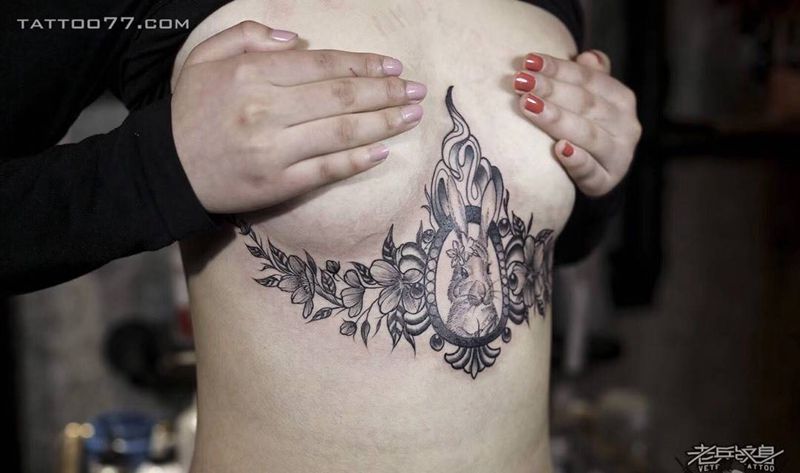 胸下纹身纹身图片