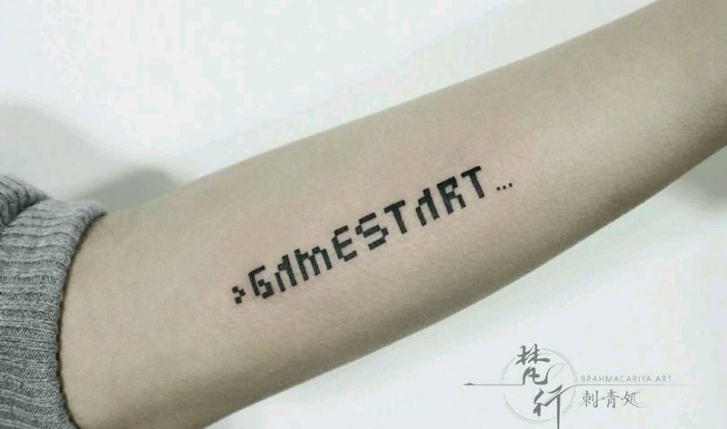 字母纹身图片_手臂花体字字母纹身图案