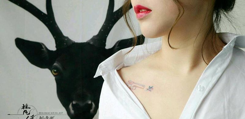 砰纹身图片_胸部新传统枪纹身图案