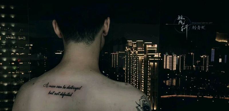 字母纹身图片_背部纹身图案