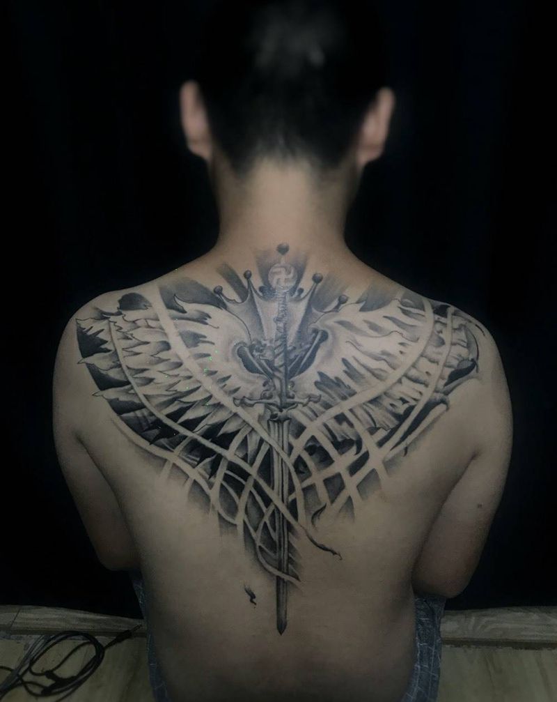 后背翅膀纹身图片