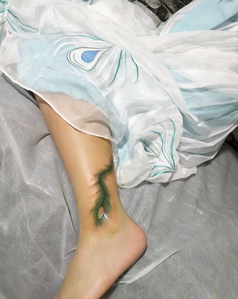 遮盖纹身图片_腿部水彩纹身图案