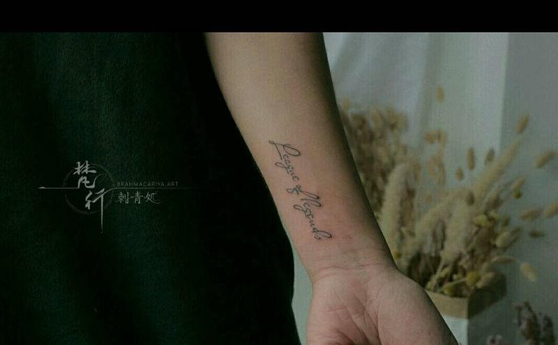 字母纹身图片_手臂新传统字母纹身图案