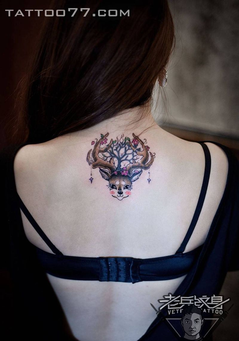 可爱的鹿纹身图片_成品背部清新动物纹身图案