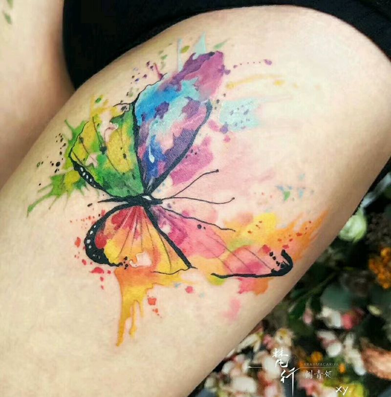 蝴蝶纹身图片_脚部新传统水彩蝴蝶纹身图案