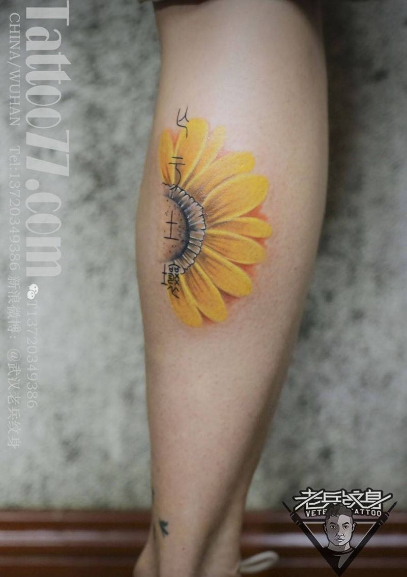 小腿枫叶向日葵纹身纹身图片_成品腿部清新植物纹身图案