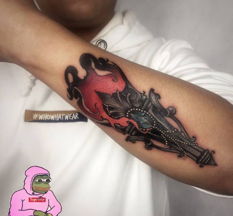 火炬纹身图片_手臂New School火炬纹身图案