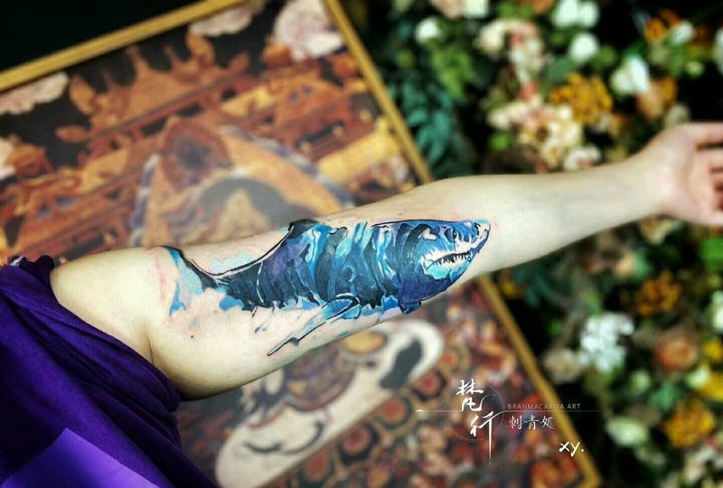 遮盖纹身图片_手臂新传统水彩鱼纹身图案
