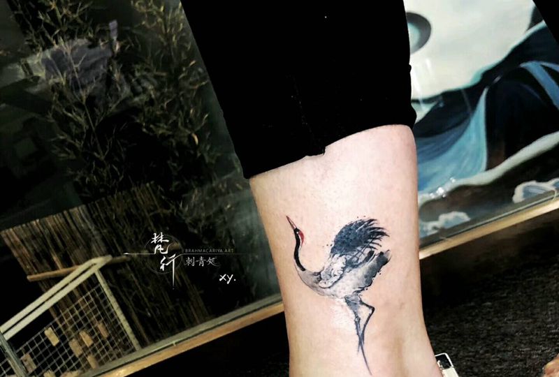 仙鹤纹身图片_腿部新传统仙鹤纹身图案