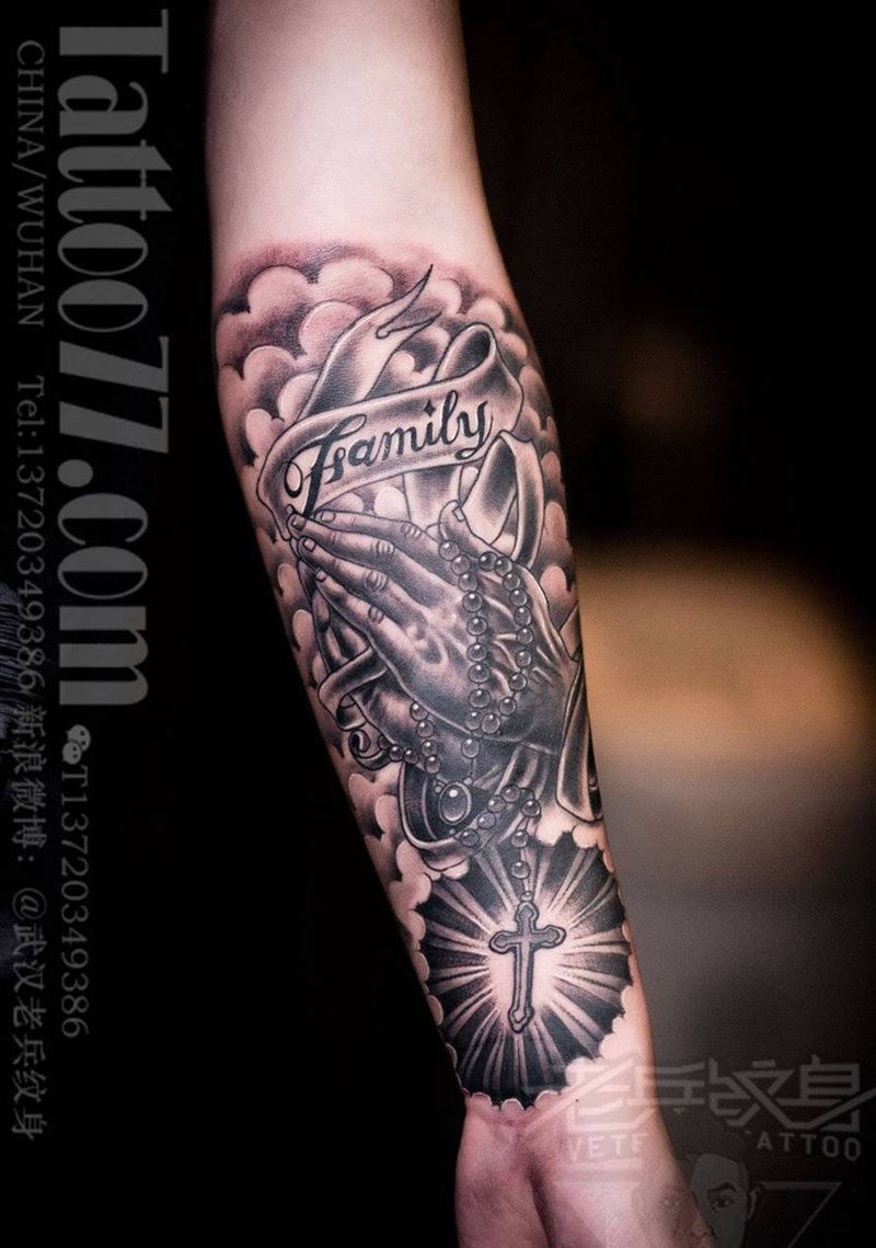 欧美祈祷之手纹身作品纹身图片