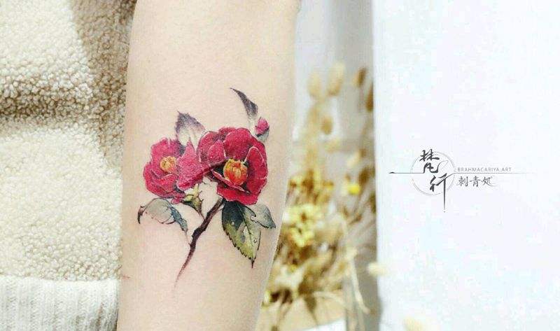 花纹身图片_手臂新传统水彩花纹身图案