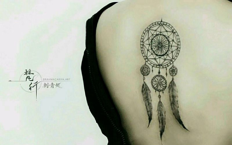 结纹身图片_背部新传统结羽毛纹身图案