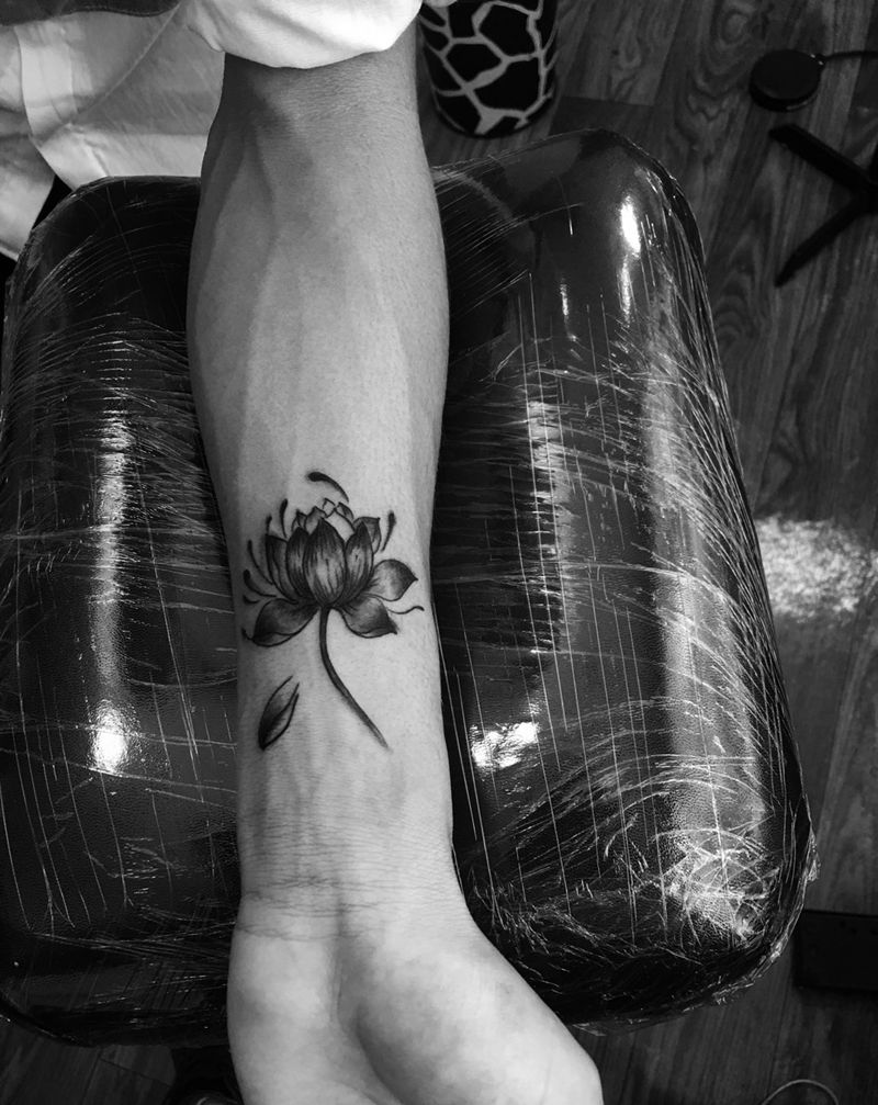 泼墨花纹身图片