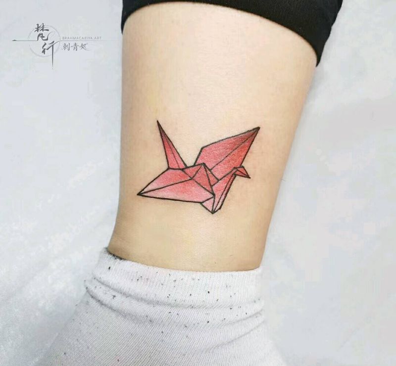 纸飞机纹身图片_腿部新传统纸飞机纹身图案
