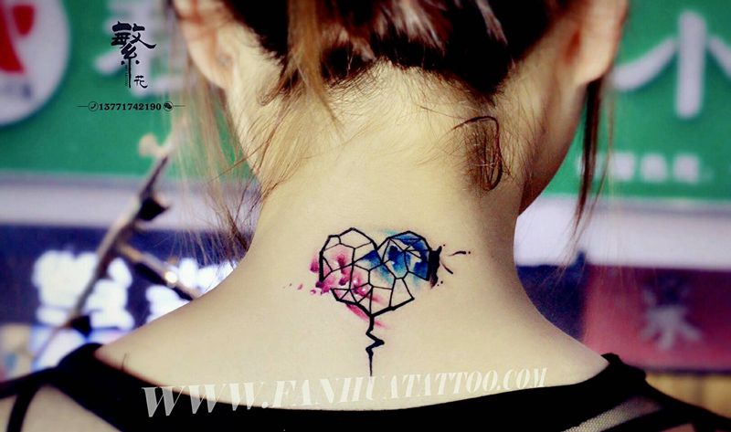 水彩.心纹身图片_背部清新水彩成品纹身图案