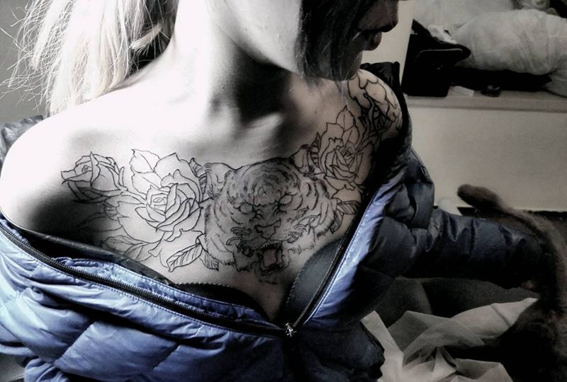 花胸未完纹身图片