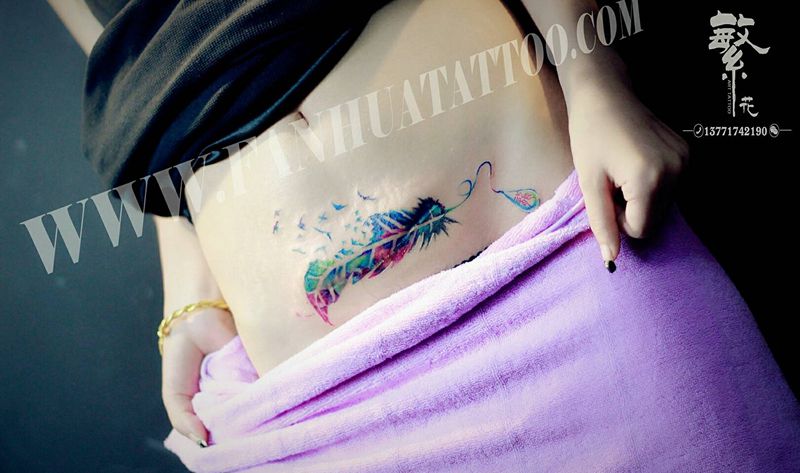 水彩羽毛纹身图片_腹部清新水彩成品纹身图案