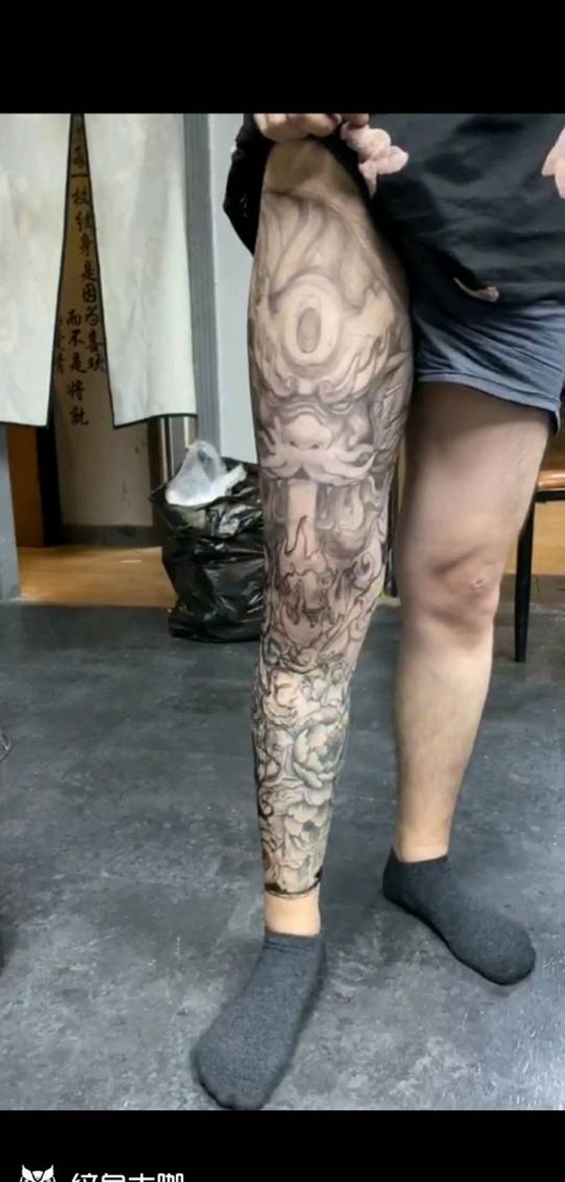 石雕龙全腿遮盖纹身图片_腿部石雕龙纹身图案