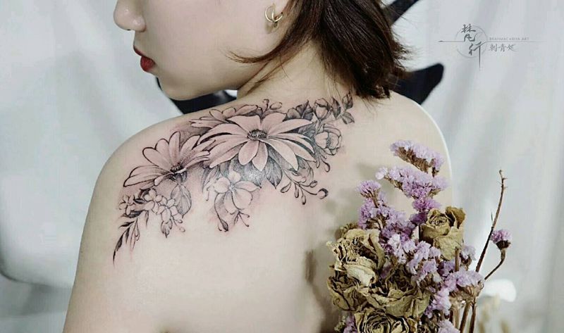 雏菊纹身图片_肩部纹身图案