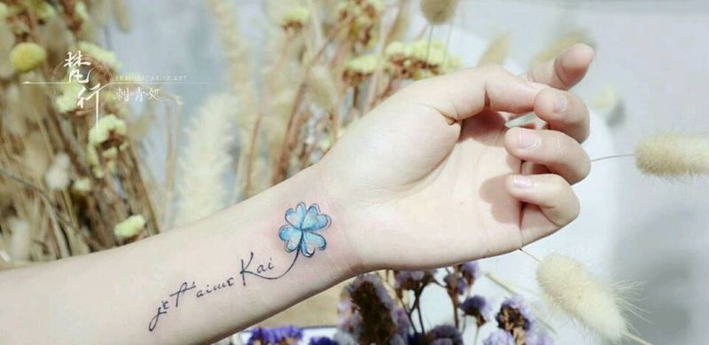 四叶草纹身图片_手臂新传统四叶草纹身图案