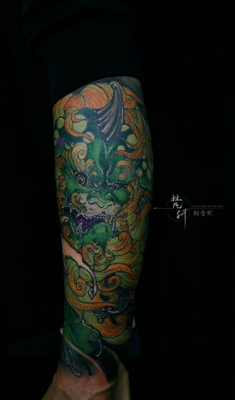 唐狮纹身图片_手臂老传统水彩唐狮纹身图案